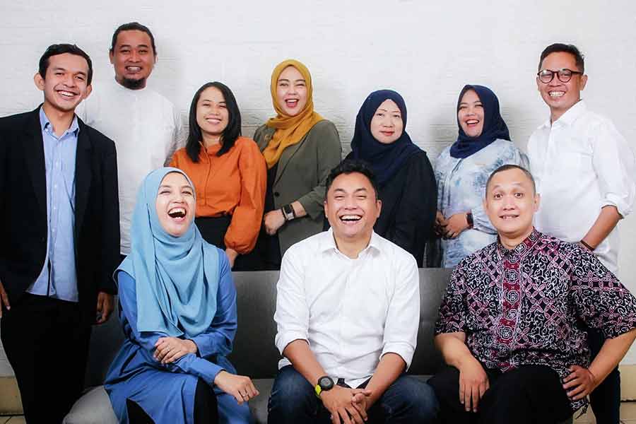 Sejumlah pimpinan dan dosen Stikosa AWS (foto: Mamuk Ismuntoro | prapanca.id)