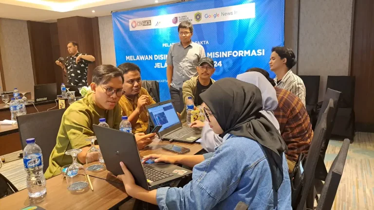 Pelatihan cek fakta