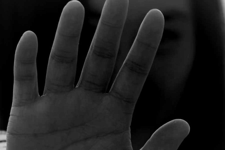 Ilustrasi stop aksi kekerasan (foto: Beth Hope | unsplash)