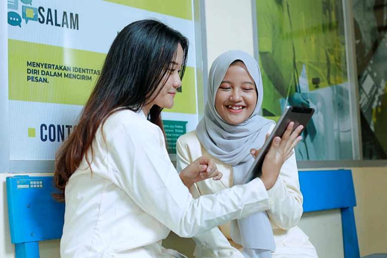 Ilustrasi mahasiswa Stikosa AWS (foto: Mamuk Ismuntoro | prapanca.id)