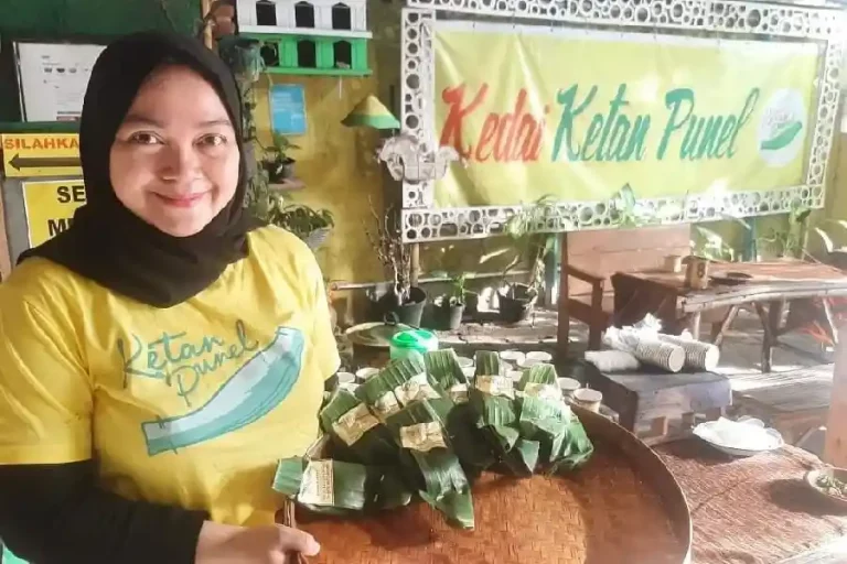Rini Kusuma, alumnus Stikosa AWS