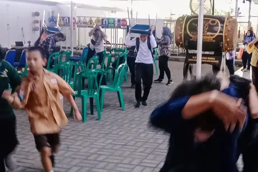 Suasana pelatihan mitigasi bencana di SLB Harapan Bunda Surabaya
