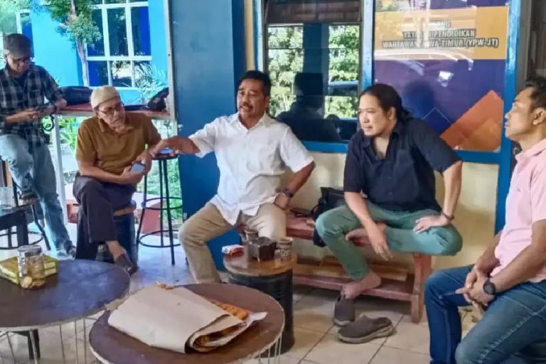 Diskusi Bareng Suko Widodo dan Noe Letto, Stikosa AWS Siapkan Pelatihan Komunikasi Praktis