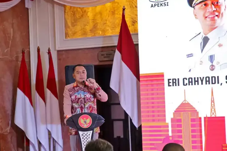 Eri Cahyadi Kukuhkan Pengurus Forum Kepala Bappeda Kota seluruh Indonesia 2024-2026