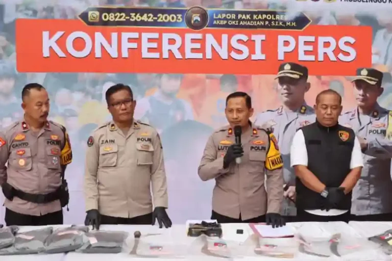 Tawuran Antar Gangster, Polres Probolinggo Kota Amankan 7 Pemuda dan Barang Bukti Senjata Tajam