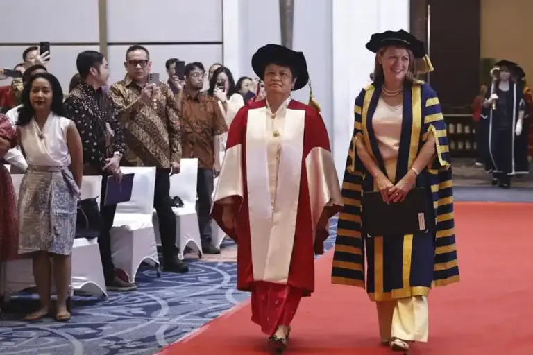 Wisuda Ketiga Monash University Indonesia: Lahirkan Lulusan Inovatif Siap Bersaing di Kancah Global Monash University Indonesia gelar wisuda ketiga, luluskan 91 mahasiswa pascasarjana yang siap bersaing di era digital dan kancah global.