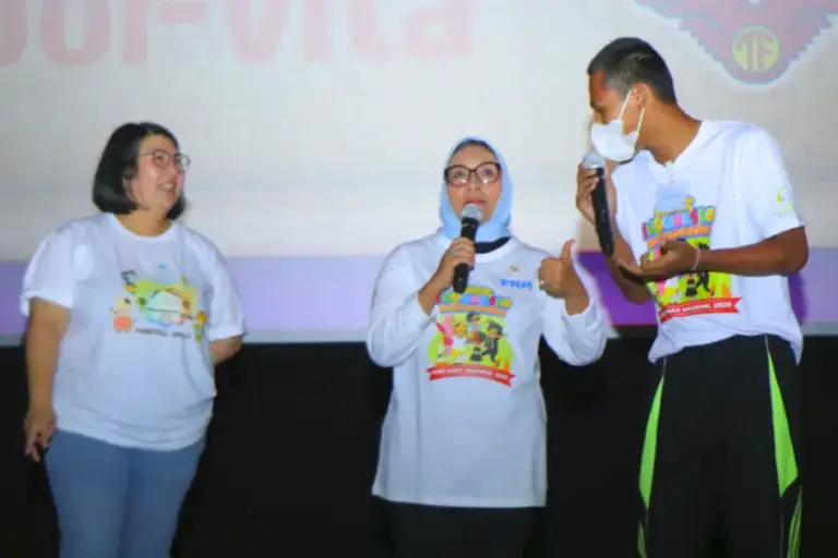 Film Jumbo Ajak Anak Belajar Empati, Kemen PPPA Dorong Produksi Tayangan Ramah Anak Kemen PPPA ajak 400 anak nonton film “Jumbo” sambil dorong pentingnya tayangan edukatif dan ramah anak demi wujudkan Indonesia Emas 2045.
