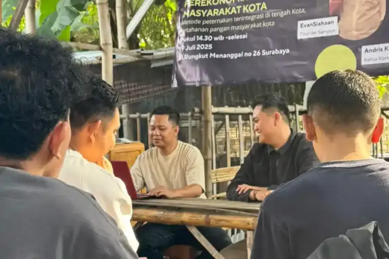SAMPUN dan GMKI Ajak Gen Z Jadi Penggerak Urban Farming di Surabaya Diskusi Urban Farming di Sekretariat SAMPUN, Jalan Rungkut Menanggal 26, Surabaya