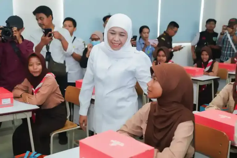 Gubernur Khofifah: Sekolah Rakyat Jadi Harapan Baru bagi Keluarga Kurang Mampu Gubernur Khofifah tegaskan Sekolah Rakyat adalah wujud negara hadir bagi keluarga kurang mampu