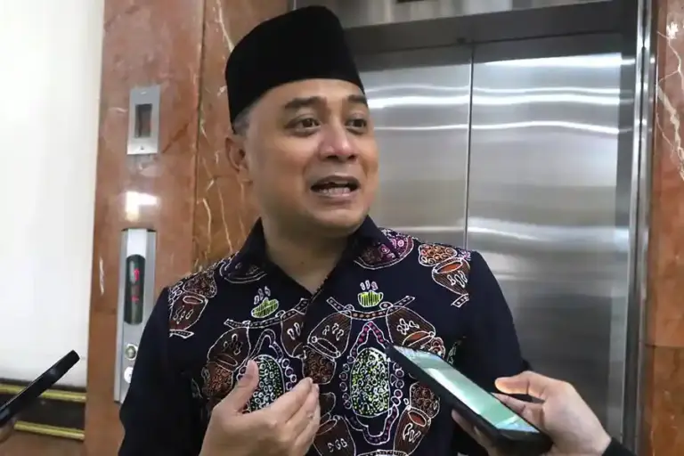 Wali Kota Surabaya Eri Cahyadi Tegaskan Tak Akan Korbankan Admin Medsos di Balik Candaan Viral Wali Kota Surabaya Eri Cahyadi