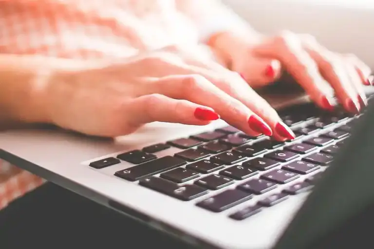 SEO dalam Penulisan Berita, Mulai dari Memahami Teknik dan Fungsi Lead Ilustrasi menulis berita (foto: picjumbo_com/pixabay)