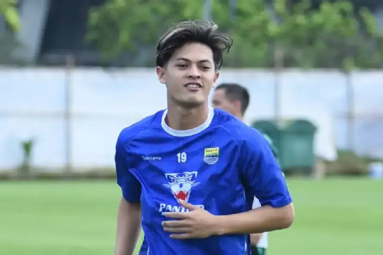 Alfeandra Dewangga Resmi Gabung Persib: Impian Lama yang Akhirnya Terwujud Alfeandra Dewangga (foto: Dok Persib Bandung)