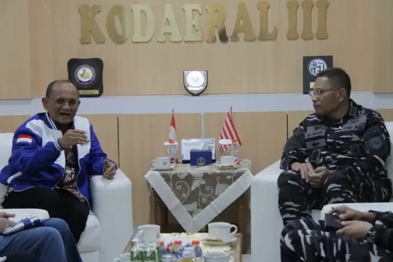 Ketua HNSI Laksmana TNI (Purn) Sumarjono Kunjungi Mako Daeral 3, Bahas BBM Subsidi dan Sinergi Bisnis untuk Nelayan Ketua HNSI, Laksmana TNI (Purn) Sumarjono, kunjungi Mako Daeral 3 untuk bahas BBM subsidi nelayan dan peluang bisnis ekspor ikan. Kolaborasi kedepan jadi fokus.