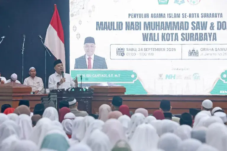 Pemkot Surabaya Gandeng Kemenag: Wujudkan Kampung Pancasila dan Berantas Buta Aksara Agama Pemkot Surabaya berkolaborasi dengan Kemenag membangun Kampung Pancasila untuk berantas buta aksara agama dan perkuat nilai spiritual masyarakat.