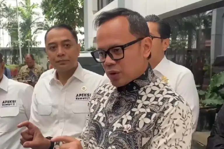 Mendagri dan APEKSI Bahas Standar Pelayanan Daerah hingga Skema Pembagian TKD Mendagri dan APEKSI bahas standar pelayanan minimal daerah, pembagian TKD berbasis fiskal, serta upaya peningkatan PAD dan penguatan BUMD.