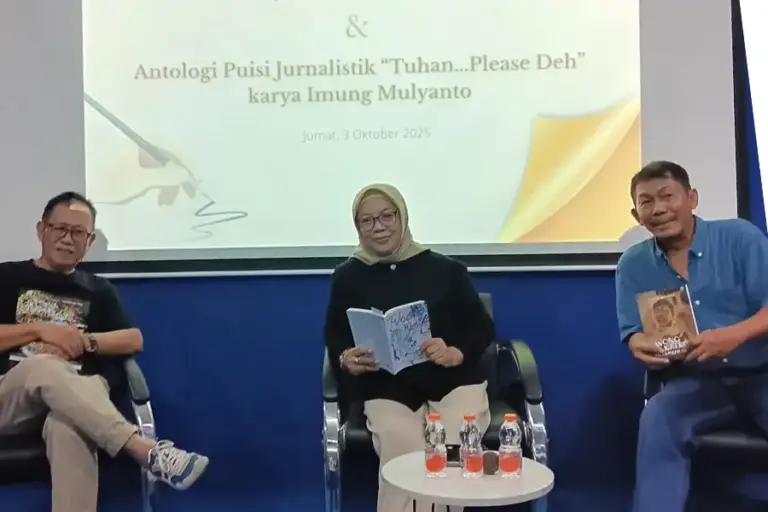 Peluncuran Buku Wong Katrok Merambah Media, Kisah Wartawan Senior Jadi Tugas Akhir Sarjana Peluncuran buku “Wong Katrok Merambah Media” karya Sasetya Wilutama sekaligus jadi ujian akhir sarjana di kampus Stikosa-AWS Surabaya.