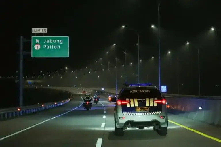 Korlantas Polri Tinjau Tol Probolinggo–Banyuwangi Jelang Libur Nataru, Siap Difungsikan Satu Arah Jelang Natal dan Tahun Baru 2026, tol siap difungsikan satu arah untuk atasi kepadatan arus kendaraan.