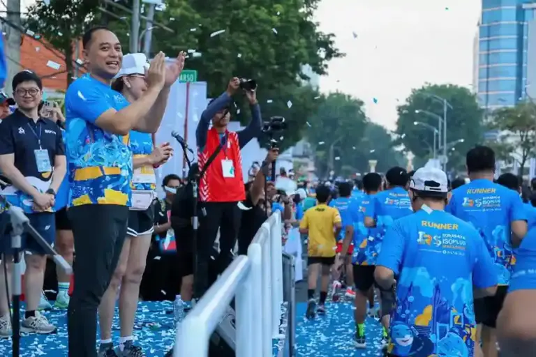 Surabaya ISOPLUS MARATHON 2025 Sukses Pacu Sport Tourism, 9.000 Pelari Ramaikan Kota Surabaya ISOPLUS MARATHON 2025 sukses digelar dengan 9.000 pelari, pacu ekonomi lokal & kukuhkan Surabaya sebagai destinasi sport tourism.