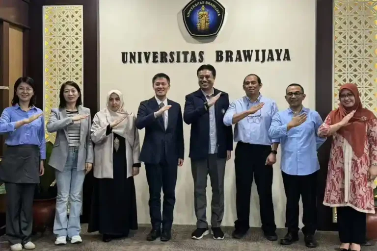 Universitas Brawijaya Perkuat Ekosistem Media Arts Malang Pasca-Penetapan UNESCO UB siap perkuat ekosistem Media Arts Malang pasca-penetapan UNESCO lewat AI Center, digitalisasi budaya, dan jejaring internasional.