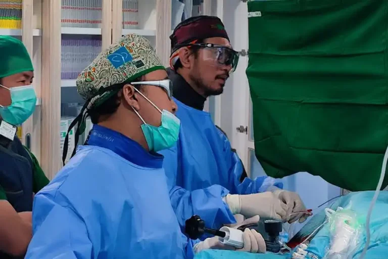 Primaya Hospital Tangerang Perkuat Inovasi Medis Lewat Teknologi Kardiovaskular dan Radiasi Mutakhir Primaya Hospital Tangerang kembangkan layanan kardiovaskular dan radiasi berteknologi tinggi demi keselamatan pasien dan pelayanan medis modern.
